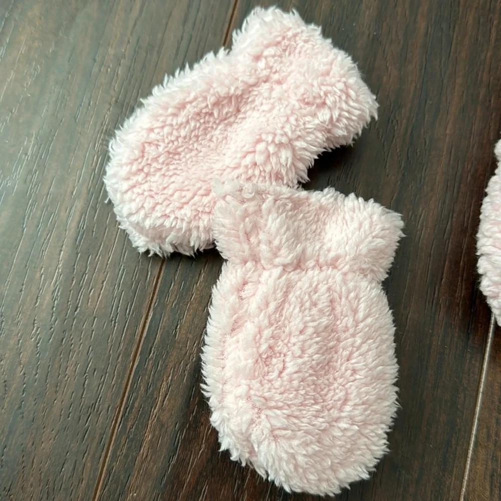 Baby girls Carters pink winter fleece hat  and mittens 0-9 size months‎